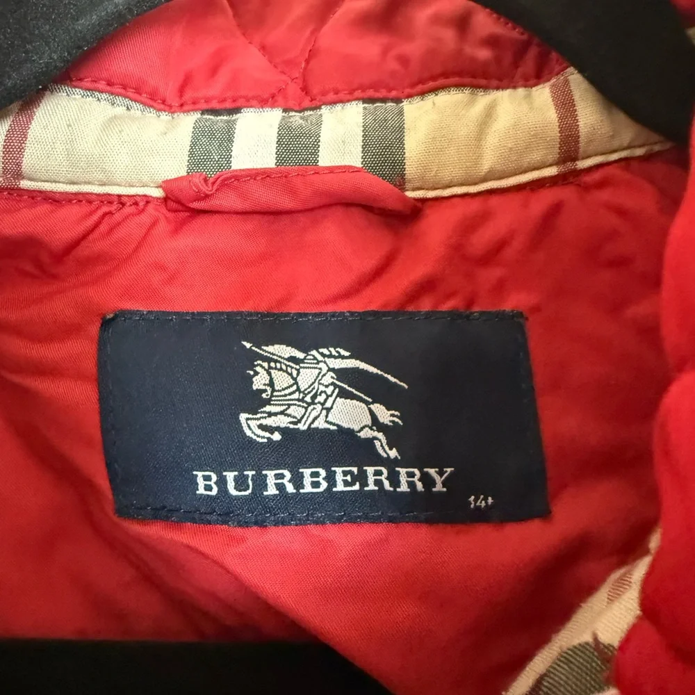 Burberry traditional red Quilted Barn Jacket - Picture 2 of 5